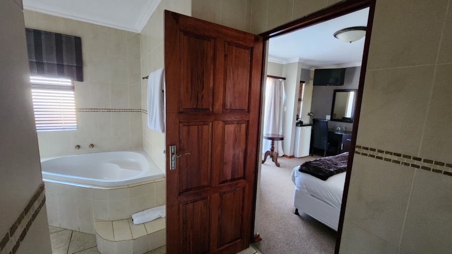 6 Bedroom Property for Sale in Groenvlei Free State